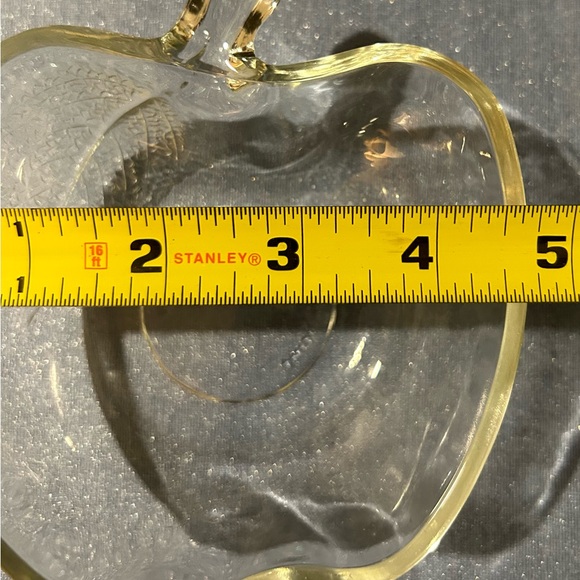 Two 5” Apple dishes leaves etched on. KIG Indonesia. - Picture 9 of 11